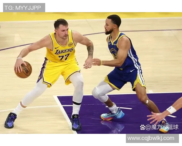 湖人对决火箭精彩回顾:明星球员表现与比赛关键时刻解析